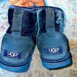 Short blue Velvet Uggs